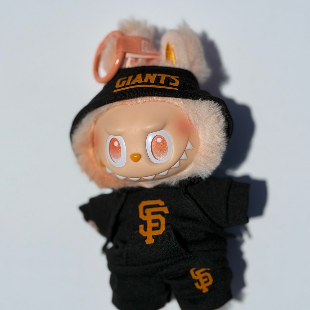 Labubu SF Giants 2pc warmups, baseball-inspired NEW